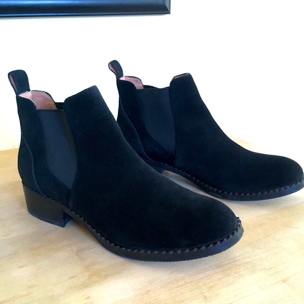 Gentle Souls black suede BINX ankle boot (8.5)